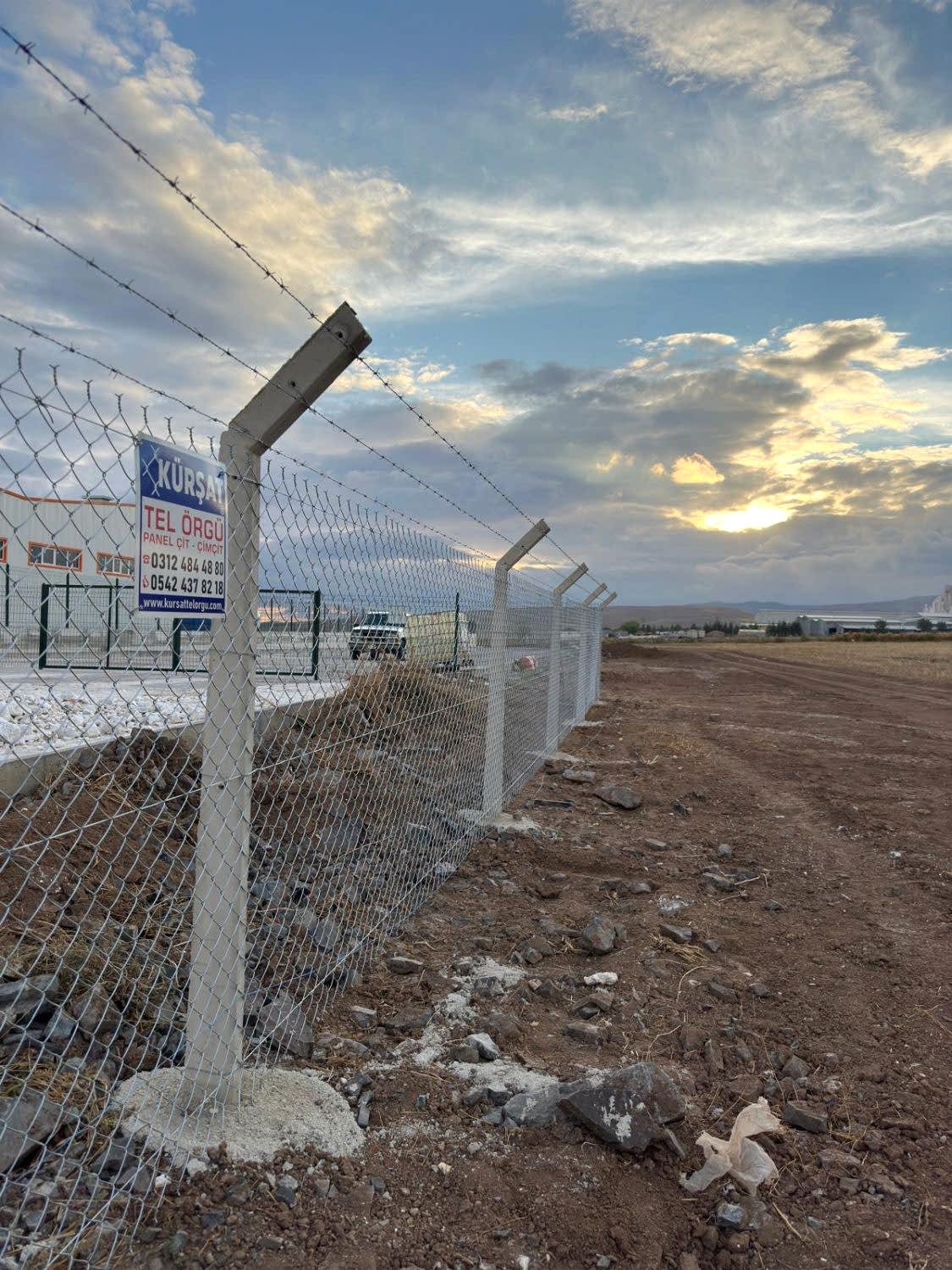 Beton direkli kafes tel örgünün çit sistemlerindeki önemi.